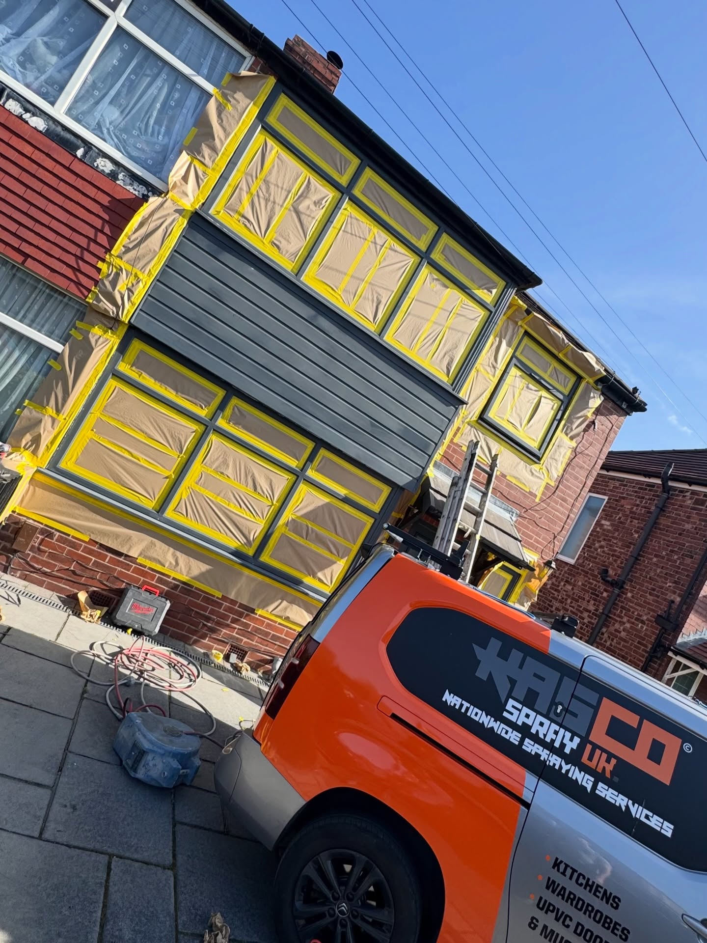 Bay window mid spray